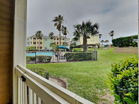 Garden, Balcony/Terrace, Pool view, Swimming pool