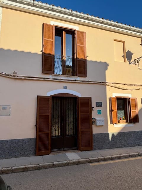 Facade/entrance, Quiet street view