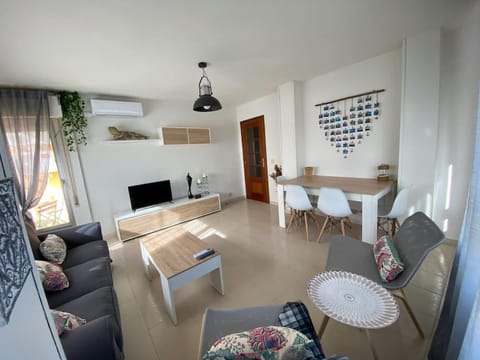 TV and multimedia, Living room, Lounge or bar