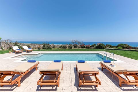 Swimming pool, sunbed
