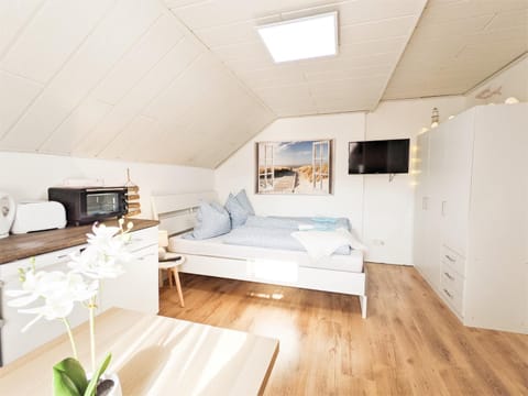 Bed, Living room
