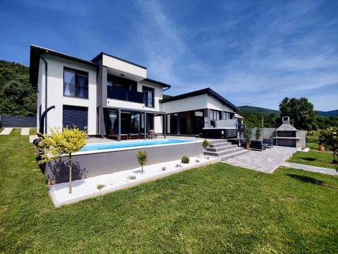 Property building, Garden, Garden view, Mountain view, Swimming pool, Entertainment