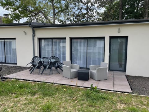 Patio, Facade/entrance, Garden view