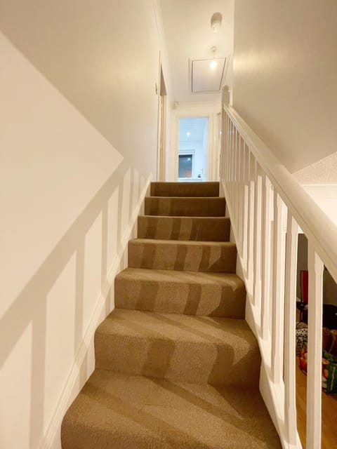 Cozy Nights SVP Detached House House in Glasgow