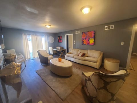 Super Large East Memphis 23 Beds House in Memphis