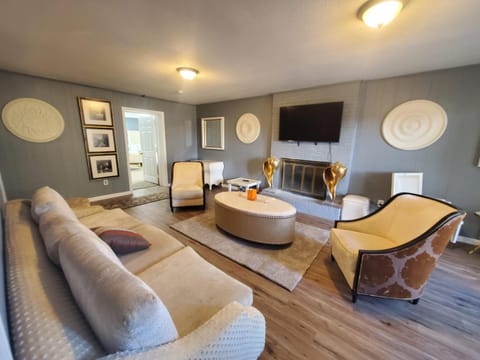 Super Large East Memphis 23 Beds House in Memphis