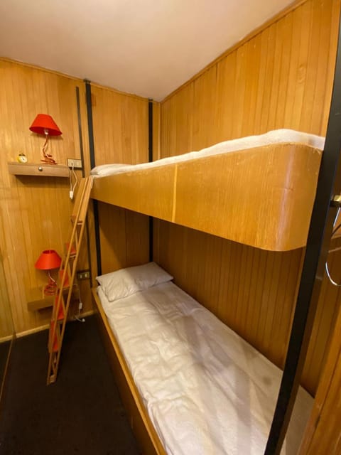 Bedroom, Guests, older children, bunk bed