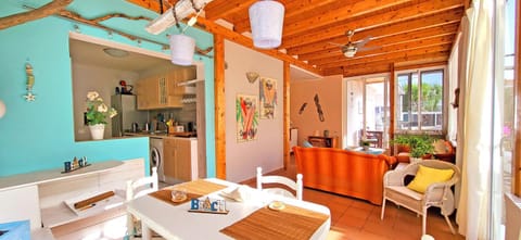 Living room, Seating area, Dining area