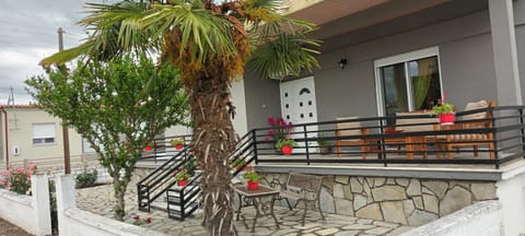 Facade/entrance, Balcony/Terrace