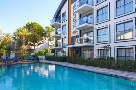 Property building, Restaurant/places to eat, Swimming pool