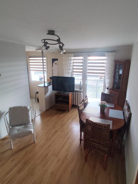 Communal lounge/ TV room, TV and multimedia, Living room, Dining area, Evening entertainment