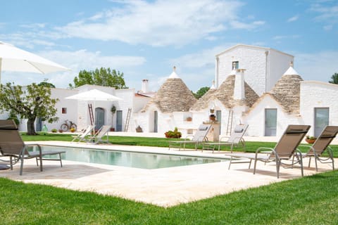 Property building, Garden, Swimming pool