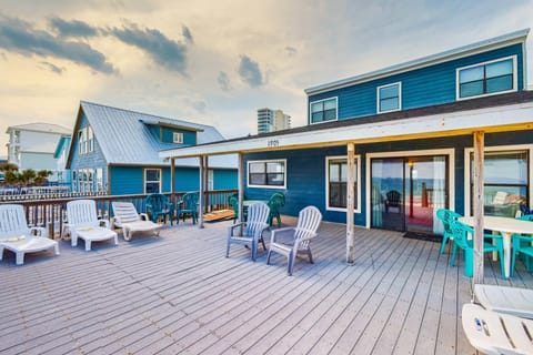 Sandbox House in West Beach