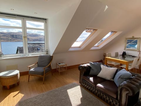 Living room, Mountain view