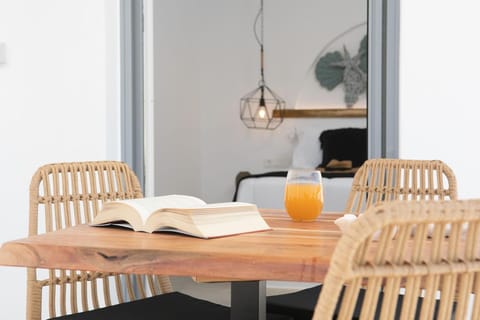 Seating area, Dining area