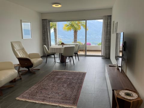 Balcony/Terrace, Living room, Seating area, Dining area