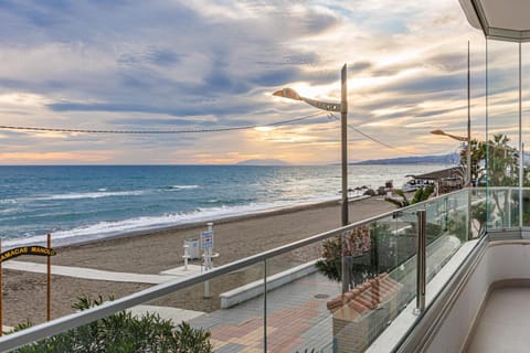 Day, Natural landscape, View (from property/room), Balcony/Terrace, Beach, Sea view, Sunrise, Sunset