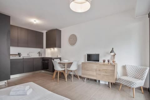 TV and multimedia, Kitchen or kitchenette, Dining area