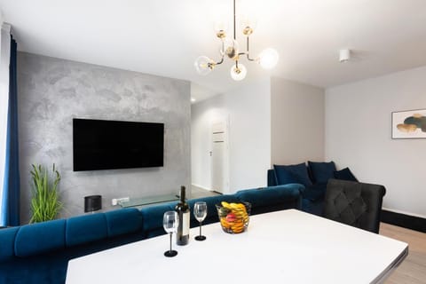 Communal lounge/ TV room, TV and multimedia, Living room