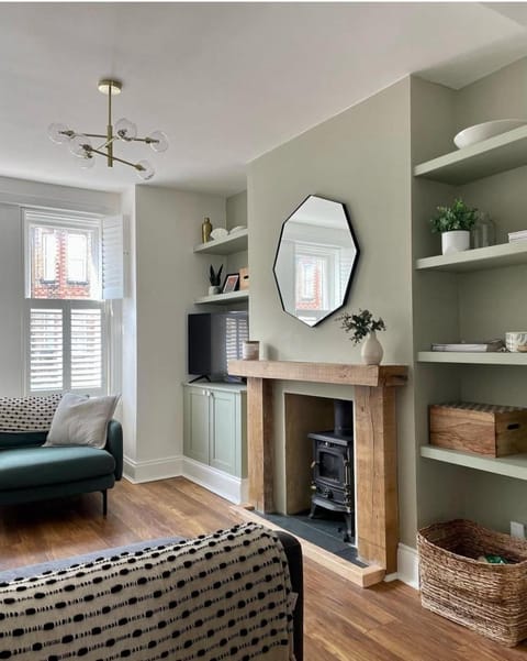 TV and multimedia, Living room, Seating area, fireplace