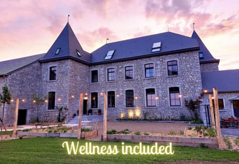 Property building, Facade/entrance, Summer, View (from property/room)