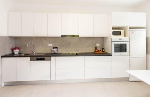 Kitchen or kitchenette, Communal kitchen