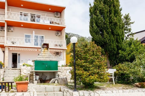 Property building, Patio, BBQ facilities