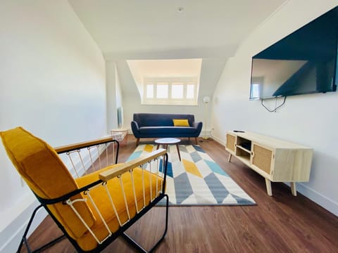 Communal lounge/ TV room, TV and multimedia, Living room, Seating area