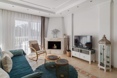 TV and multimedia, Living room, Seating area
