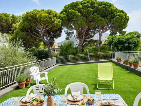 Natural landscape, Balcony/Terrace, Dining area, sunbed