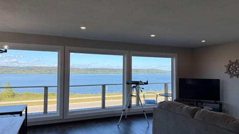 3 Bedroom Condo with Lake Pepin views with access to shared outdoor pool House in Lake Pepin