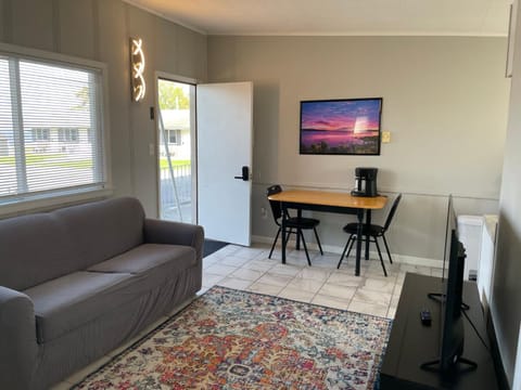 2 Bedroom Suite with kitchen Apartment in Lake Pepin