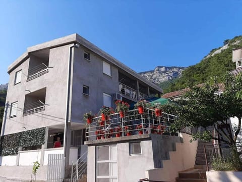 Property building, Balcony/Terrace, Mountain view
