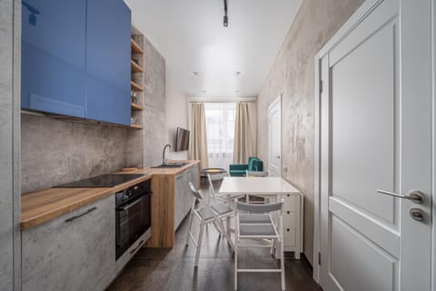 Kitchen or kitchenette, Dining area, stove