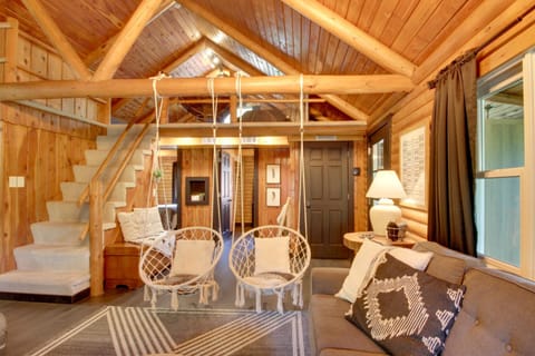 1 Mi to Beach and Lake Breezy Point Cabin with Yard! Cabin in Breezy Point