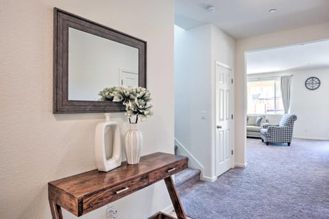 Sacramento Retreat with Yard about 13 Mi to Dtwn! House in Sacramento