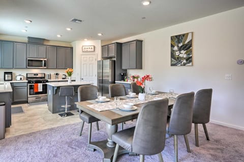 Sacramento Retreat with Yard about 13 Mi to Dtwn! House in Sacramento