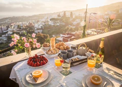 Balcony/Terrace, Food and drinks, Breakfast