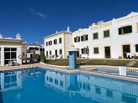 Property building, Day, Pool view, Swimming pool