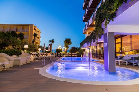 Hot Tub, Massage, Sauna, Solarium, Food, Pool view, Swimming pool, Sports, Drinks, Alcoholic drinks, Non alcoholic drinks, Open Air Bath