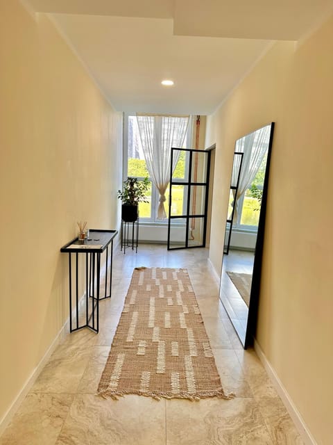 Sanierte 5 Zimmer Luxus Standard Apartment auf 350qm Apartment in Hamburg