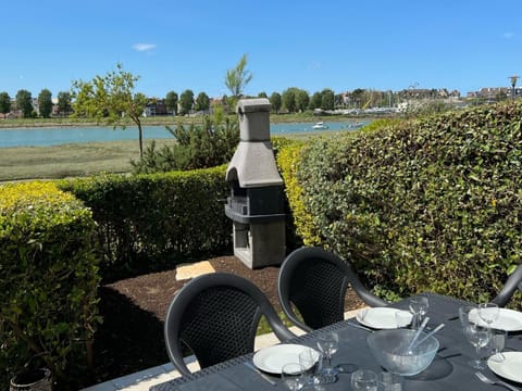 Charmant duplex 4 pièces avec piscine, parfait pour 6 personnes - FR-1-487-338 Apartment in Cabourg