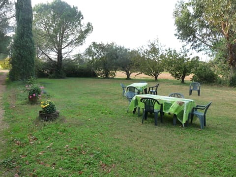 Mas des Esclots Apartment in Nimes