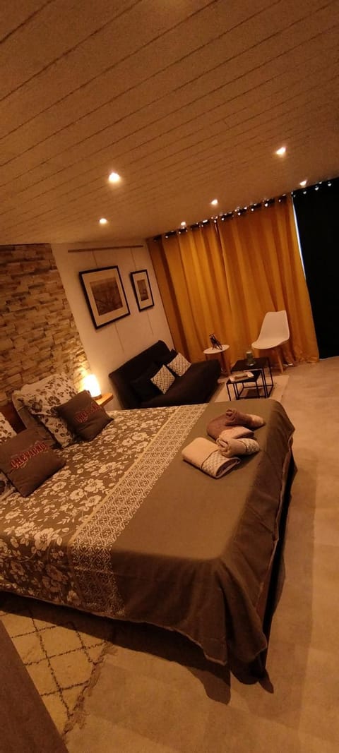 LE COSY Joli F2 proche gare, Arénes avec terrasse privée Apartment in Nimes