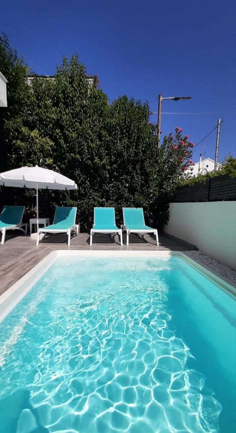 Day, Pool view, Swimming pool, sunbed