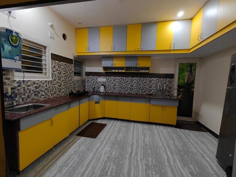Kitchen or kitchenette, Communal kitchen