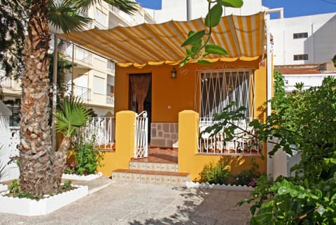 Property building, Facade/entrance, Off site