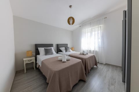 Bed, Bedroom, towels, air conditioner