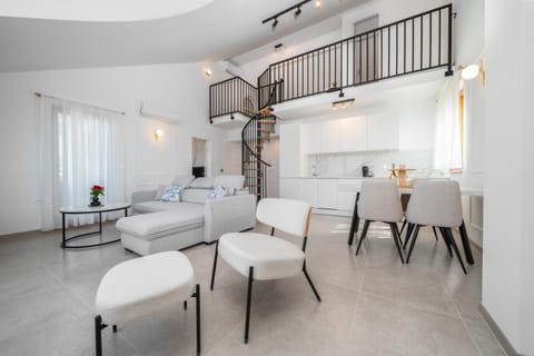 Kitchen or kitchenette, Living room, Photo of the whole room, Seating area, Dining area