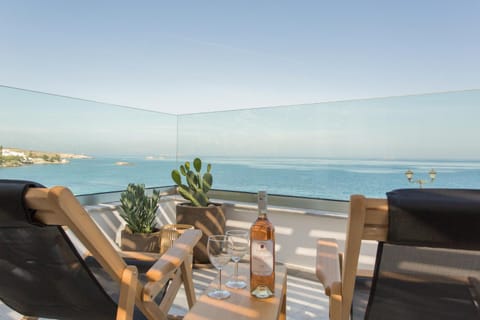 Satsi’s Premium Seascape-2 min from the beach&town Apartment in Paros